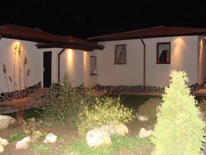 Madara Omaya Guest House Esterno foto